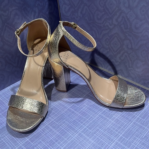 A new day gold heels - Picture 7 of 8